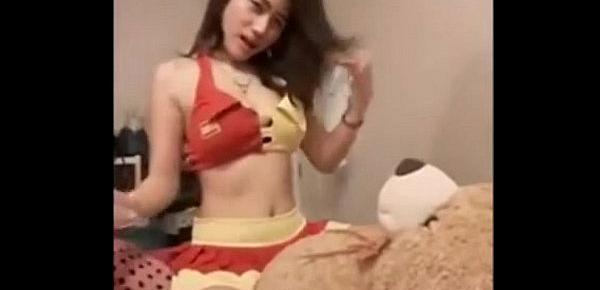  Hot asian on cam